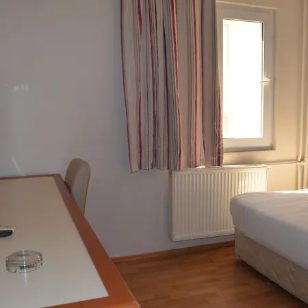 מלון Grand Milano 3*