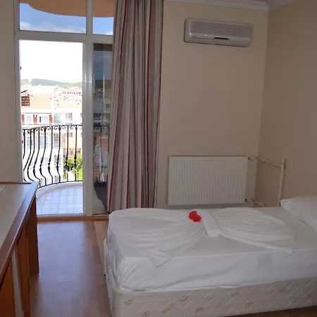 Grand Milano מלון Ayvalı