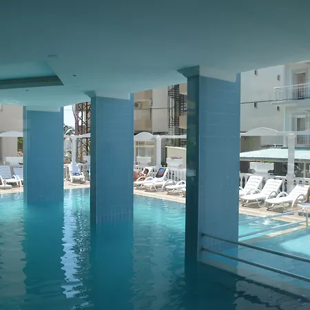 Grand Milano מלון Ayvalı